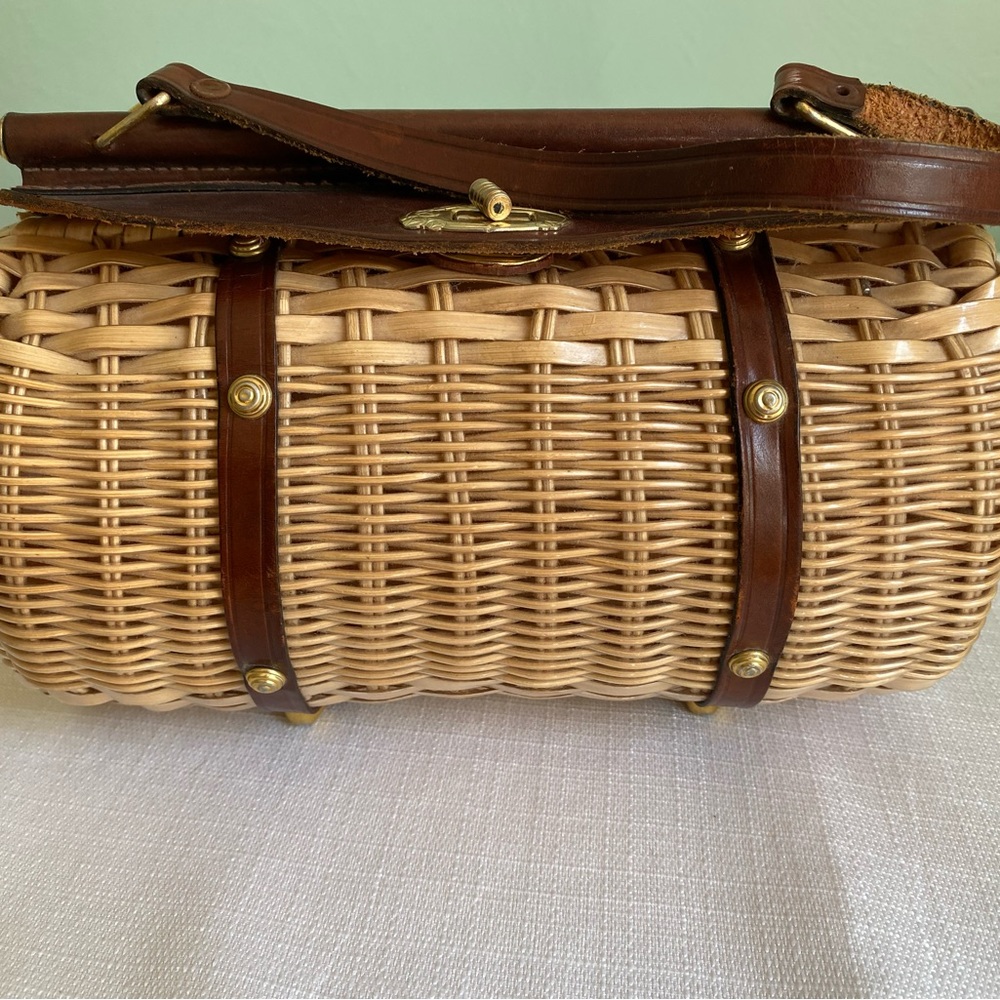 Wicker purse with twist lock. In good shape.